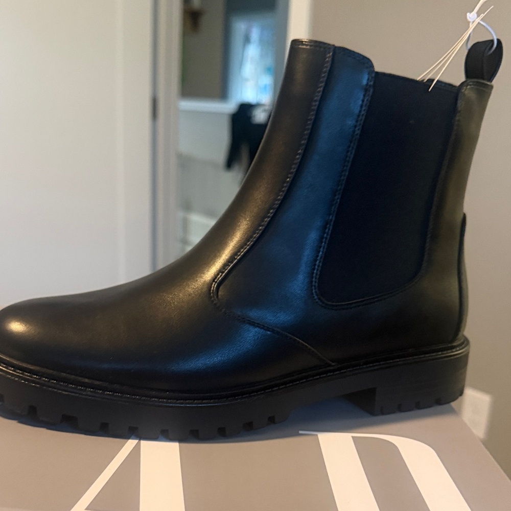 GAP Black Leather Chelsea Lug-Soled Ankle Boots